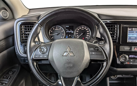 Mitsubishi Outlander III рестайлинг 3, 2016 год, 2 100 000 рублей, 22 фотография