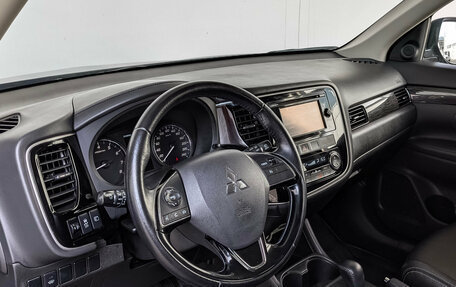 Mitsubishi Outlander III рестайлинг 3, 2016 год, 2 100 000 рублей, 15 фотография