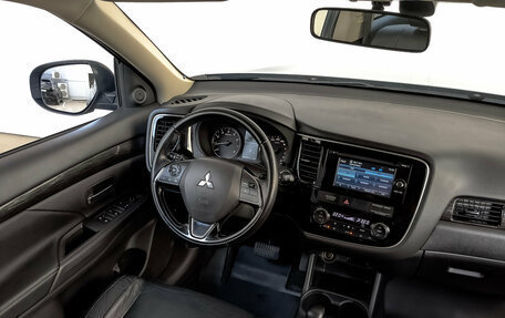 Mitsubishi Outlander III рестайлинг 3, 2016 год, 2 100 000 рублей, 29 фотография