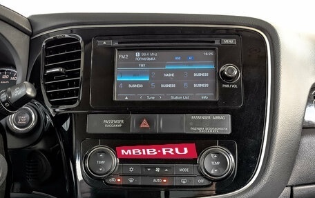 Mitsubishi Outlander III рестайлинг 3, 2016 год, 2 100 000 рублей, 17 фотография