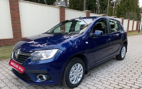 Renault Sandero II рестайлинг, 2018 год, 870 000 рублей, 2 фотография