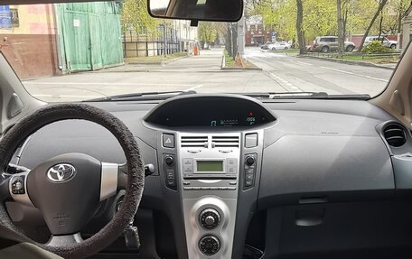 Toyota Yaris III рестайлинг, 2007 год, 670 000 рублей, 10 фотография