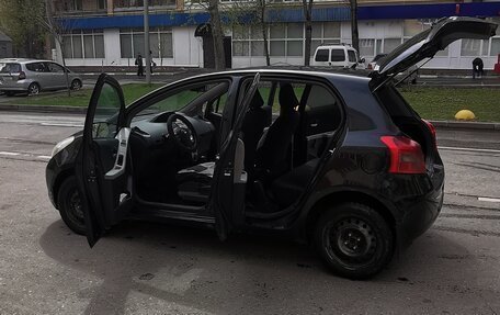 Toyota Yaris III рестайлинг, 2007 год, 670 000 рублей, 14 фотография