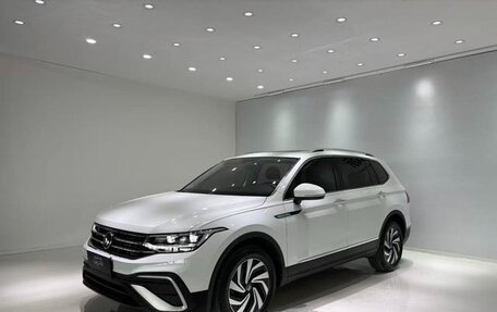 Volkswagen Tiguan II, 2022 год, 2 472 000 рублей, 1 фотография