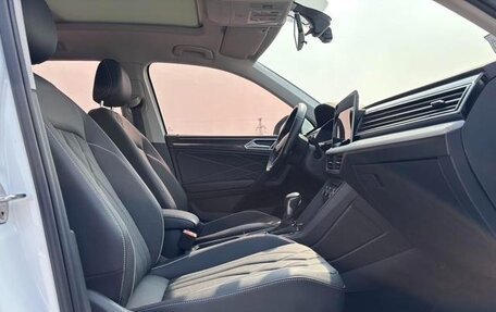 Volkswagen Tiguan II, 2022 год, 2 472 000 рублей, 11 фотография