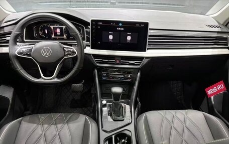 Volkswagen Tiguan II, 2022 год, 2 472 000 рублей, 10 фотография