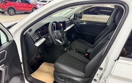 Volkswagen Tiguan II, 2022 год, 2 460 000 рублей, 7 фотография