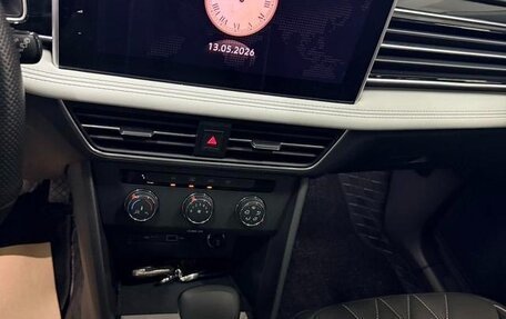 Volkswagen Tiguan II, 2022 год, 2 460 000 рублей, 9 фотография