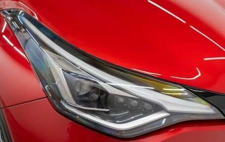Toyota C-HR I рестайлинг, 2019 год, 2 050 000 рублей, 21 фотография