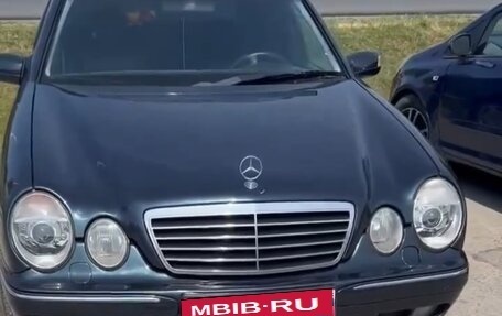 Mercedes-Benz E-Класс, 2000 год, 530 000 рублей, 1 фотография