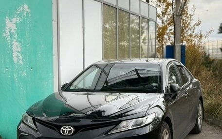 Toyota Camry, 2021 год, 2 800 000 рублей, 4 фотография
