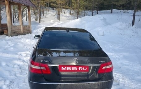 Mercedes-Benz E-Класс, 2012 год, 1 850 000 рублей, 11 фотография