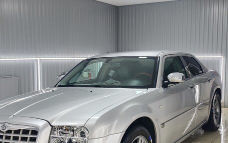 Chrysler 300C II, 2006 год, 1 000 000 рублей, 8 фотография