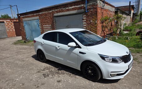 KIA Rio III рестайлинг, 2015 год, 600 000 рублей, 2 фотография