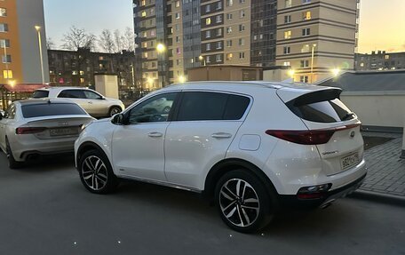 KIA Sportage IV рестайлинг, 2018 год, 1 990 000 рублей, 4 фотография