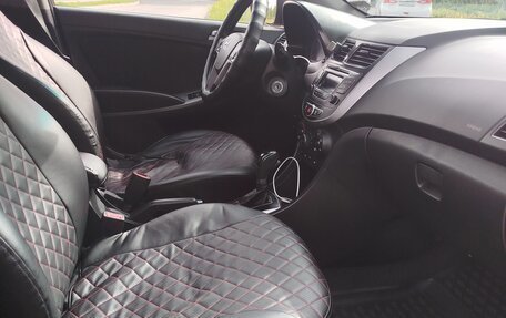 Hyundai Solaris II рестайлинг, 2015 год, 520 000 рублей, 2 фотография