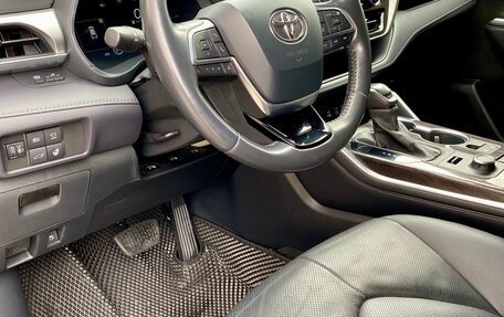 Toyota Highlander, 2024 год, 4 800 000 рублей, 34 фотография