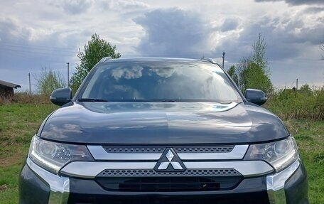 Mitsubishi Outlander III рестайлинг 3, 2018 год, 2 150 000 рублей, 2 фотография