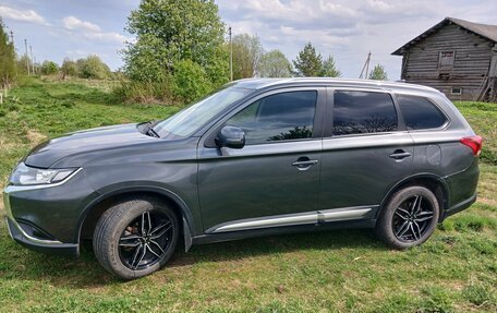 Mitsubishi Outlander III рестайлинг 3, 2018 год, 2 150 000 рублей, 5 фотография