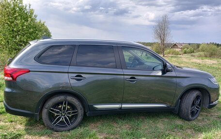 Mitsubishi Outlander III рестайлинг 3, 2018 год, 2 150 000 рублей, 6 фотография