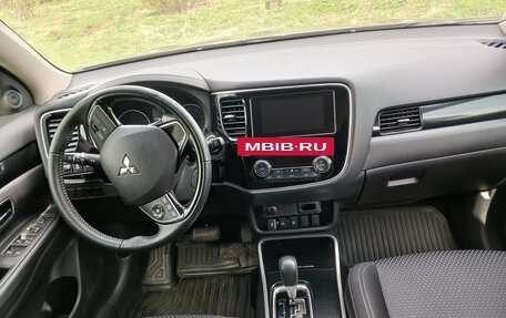 Mitsubishi Outlander III рестайлинг 3, 2018 год, 2 150 000 рублей, 9 фотография