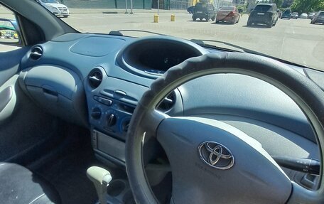 Toyota Vitz, 2000 год, 235 000 рублей, 1 фотография