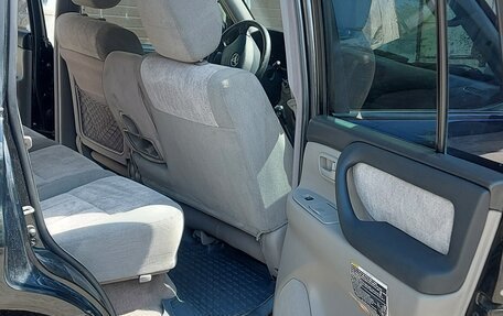 Toyota Land Cruiser 100 рестайлинг 2, 2006 год, 2 700 000 рублей, 7 фотография