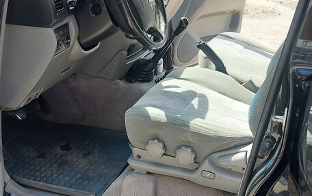 Toyota Land Cruiser 100 рестайлинг 2, 2006 год, 2 700 000 рублей, 16 фотография
