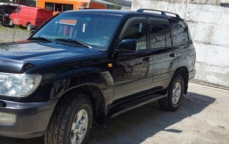 Toyota Land Cruiser 100 рестайлинг 2, 2006 год, 2 700 000 рублей, 13 фотография