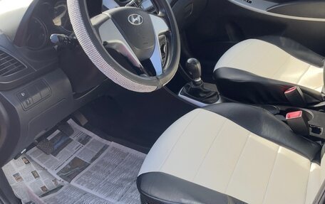 Hyundai Solaris II рестайлинг, 2013 год, 590 000 рублей, 8 фотография