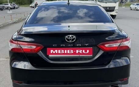 Toyota Camry, 2018 год, 2 750 000 рублей, 8 фотография