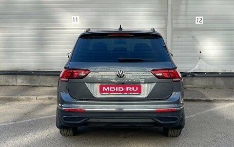Volkswagen Tiguan II, 2021 год, 2 199 000 рублей, 6 фотография
