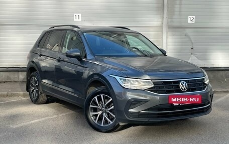 Volkswagen Tiguan II, 2021 год, 2 199 000 рублей, 3 фотография