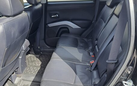 Mitsubishi Outlander III рестайлинг 3, 2011 год, 1 320 000 рублей, 10 фотография