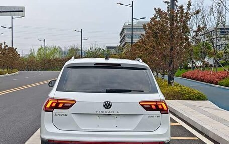 Volkswagen Tiguan II, 2022 год, 1 799 999 рублей, 4 фотография