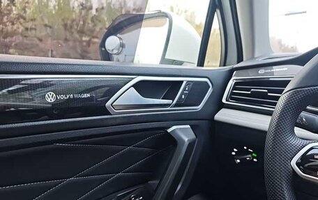 Volkswagen Tiguan II, 2022 год, 1 799 999 рублей, 10 фотография