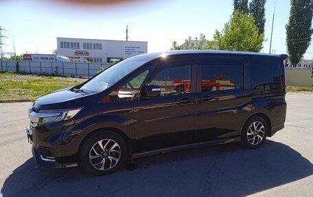 Honda Stepwgn IV, 2017 год, 2 180 000 рублей, 2 фотография