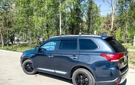 Mitsubishi Outlander III рестайлинг 3, 2018 год, 2 550 000 рублей, 5 фотография