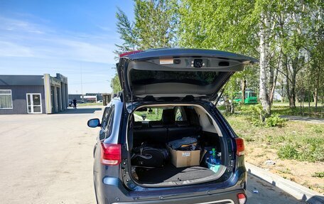 Mitsubishi Outlander III рестайлинг 3, 2018 год, 2 550 000 рублей, 4 фотография