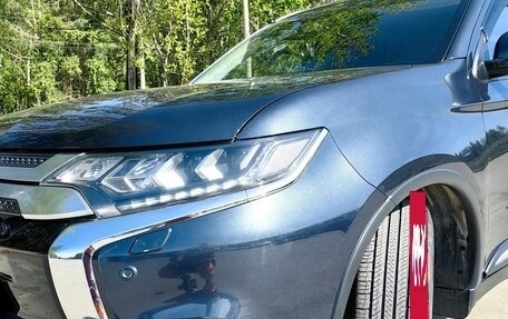 Mitsubishi Outlander III рестайлинг 3, 2018 год, 2 550 000 рублей, 3 фотография