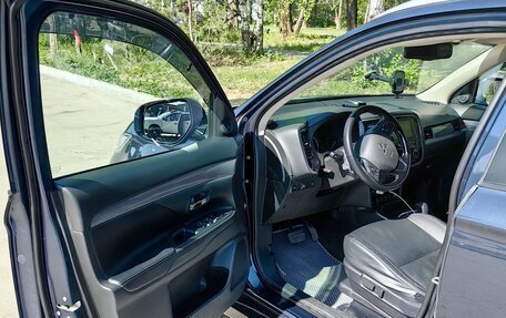 Mitsubishi Outlander III рестайлинг 3, 2018 год, 2 550 000 рублей, 10 фотография