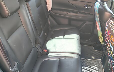 Mitsubishi Outlander III рестайлинг 3, 2018 год, 2 550 000 рублей, 18 фотография
