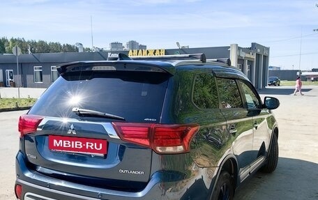 Mitsubishi Outlander III рестайлинг 3, 2018 год, 2 550 000 рублей, 6 фотография