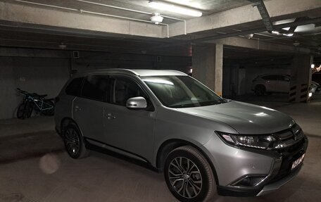 Mitsubishi Outlander III рестайлинг 3, 2016 год, 2 100 000 рублей, 4 фотография