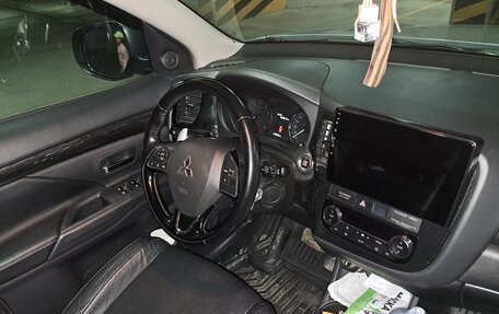 Mitsubishi Outlander III рестайлинг 3, 2016 год, 2 100 000 рублей, 8 фотография