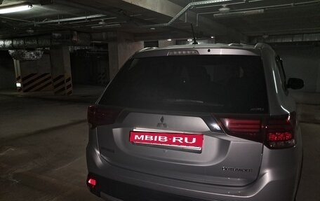 Mitsubishi Outlander III рестайлинг 3, 2016 год, 2 100 000 рублей, 6 фотография