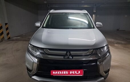 Mitsubishi Outlander III рестайлинг 3, 2016 год, 2 100 000 рублей, 3 фотография