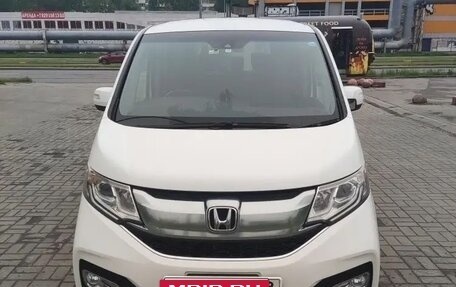 Honda Stepwgn IV, 2016 год, 1 765 000 рублей, 2 фотография