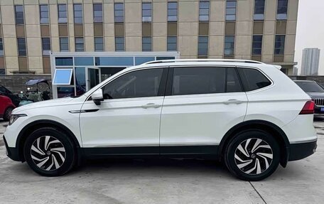 Volkswagen Tiguan II, 2022 год, 1 800 018 рублей, 3 фотография