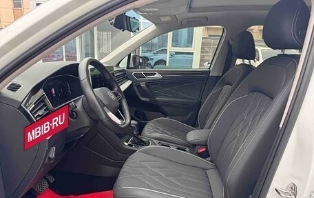 Volkswagen Tiguan II, 2022 год, 1 800 018 рублей, 6 фотография